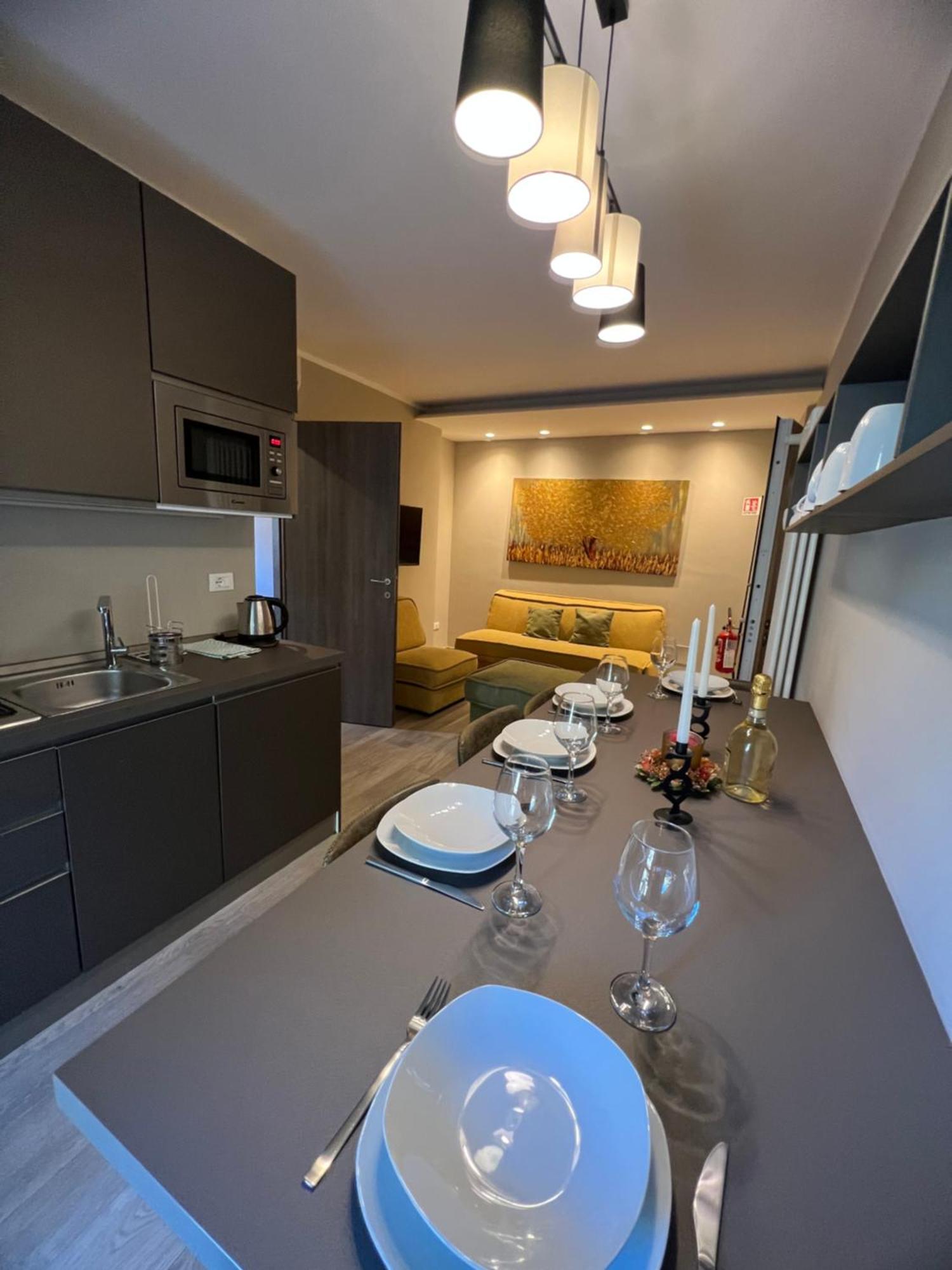 Blue Moon - Via Parigi Apartments Αόστα Εξωτερικό φωτογραφία